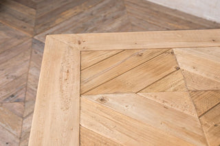 wooden-tabletop-close-up