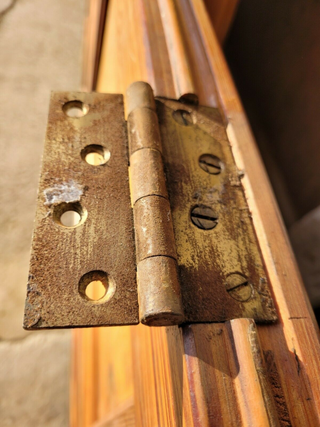 hinge-detail