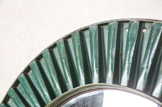 restaurant feature mirror