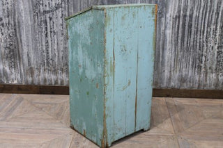 restaurant meet and greet desk