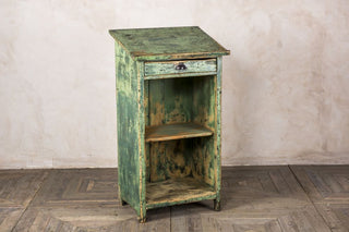 restaurant waitress station