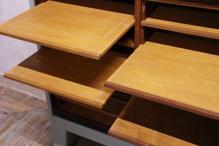 removable-shelves-close-up