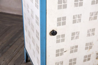 retro kitchen pantry