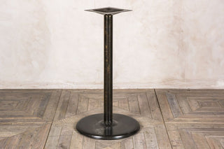 round-pedestal-poseur-table