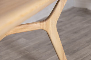 rowan-dining-table-wooden-top-natural-close-up
