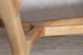 rowan-dining-table-wooden-top-natural-close-up
