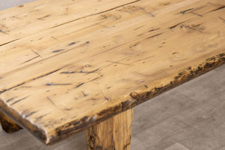 rustic-coffee-table-top-detail