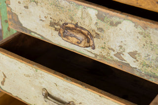 kitchen-sideboard-leg-drawer-close-up