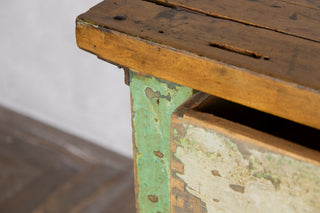 kitchen-sideboard-leg-drawer-close-up