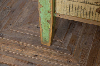kitchen-sideboard-leg-close-up
