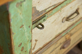 kitchen-sideboard-leg-drawer-close-up