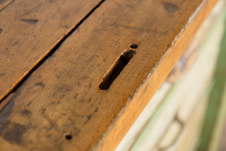 kitchen-sideboard-leg-surface-close-up