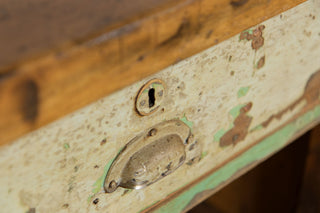 kitchen-sideboard-leg-drawer-close-up