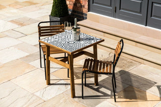 small-restaurant-size-table