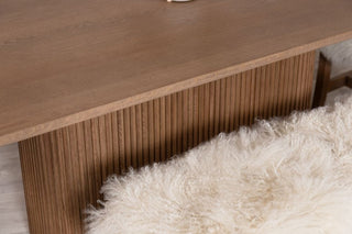 ashfield-dining-table-with-st-moritz-benches-close-up
