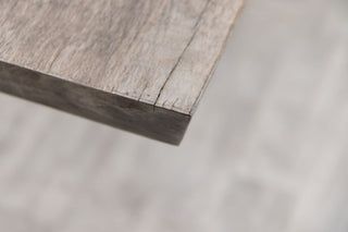 stamford-table-corner