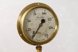 restaurant-bar-table-close-up