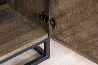 tiverton-oak-sideboard-three-door-silverback-hinge