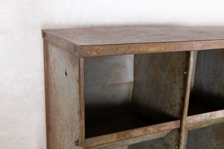 compartment-close-up