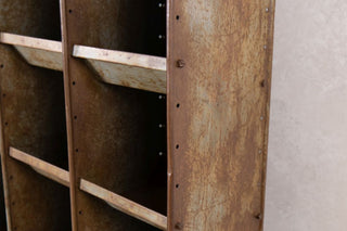 compartment-close-up