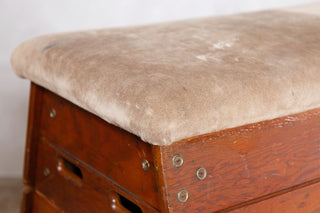 vaulting-box-style-b-close-up