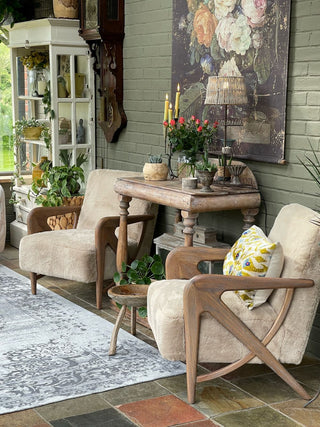 pair-of-caramel-armchairs-photo-@mo_morshuis