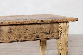 vintage-oak-coffee-table-close-up