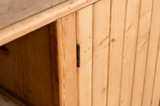 victorian-vintage-ribbed-pine-cupboard-close-up