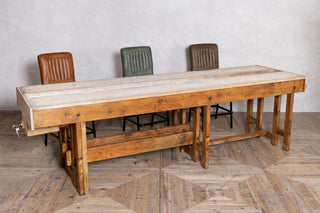 vintage-poseur-hosting-table-lifestyle