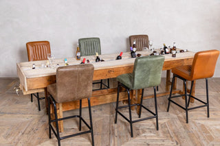 vintage-poseur-hosting-table-lifestyle
