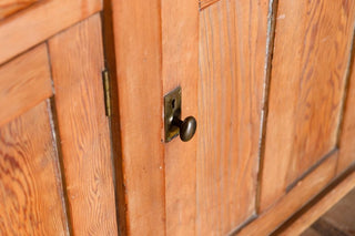 large-kitchen-pine-dresser-close-up-handle