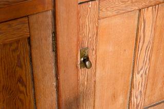 large-kitchen-pine-dresser-close-up-handle