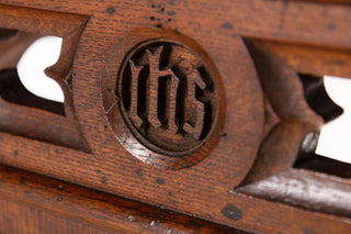 vintage-victorian-lectern-close-up-carvings