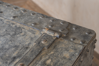 hinges-of-storage-bin