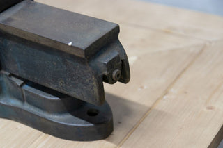 vintage-english-workbench-vice