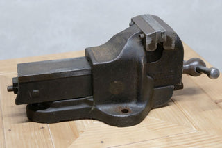 vintage-english-record-workbench-vice
