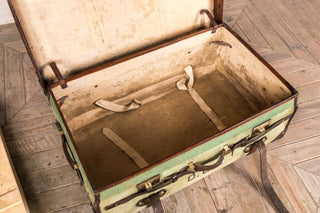 vintage-suitcase-inside