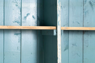 close-up-of-vintage-bookcase-shelf