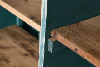 close-up-vintage-shelf-divider