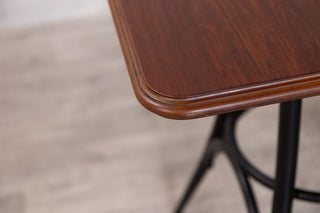 close-up-of-solid-oak-top