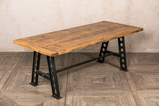 zeppelin-table-with-cleated-ends