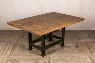reclaimed-pine-top-table
