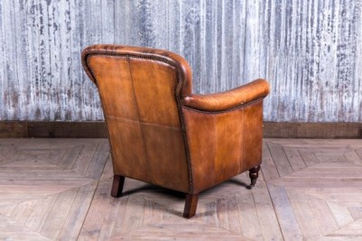 comfortable leather lounge chair