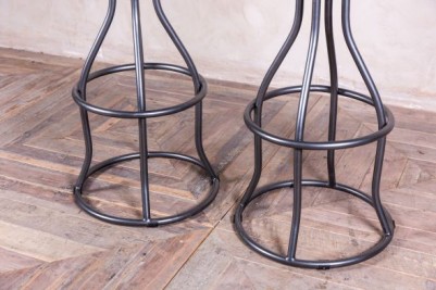 round bar stool