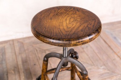 adjustable height bar stool