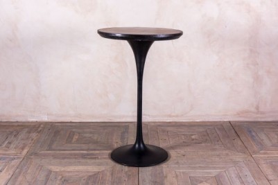 Eero Saarinen style Tulip table