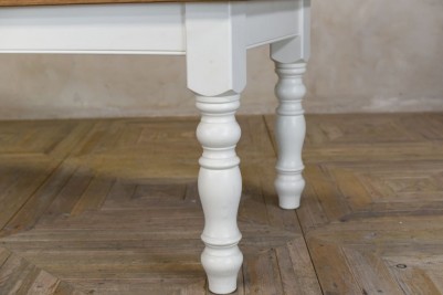 english country style dining table
