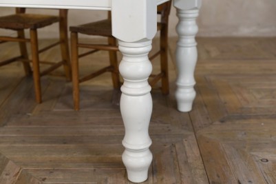 traditional english country dining table