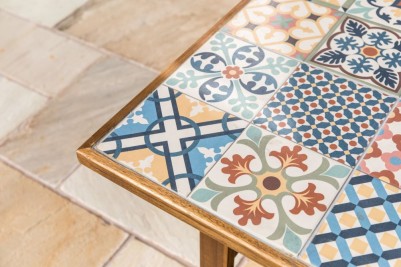 classic-colours-wooden-leg-ceramic-top-table