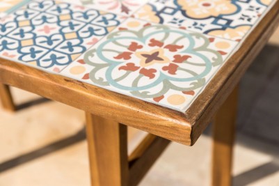 wooden-table-classic-colours